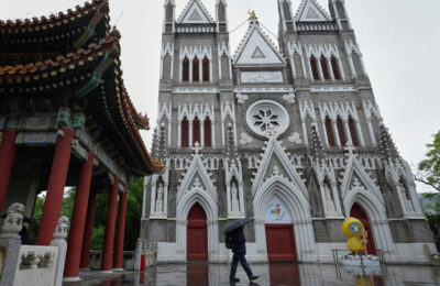 Xi ‘Sinicizes’ China’s Catholic Church, with Vatican Approval